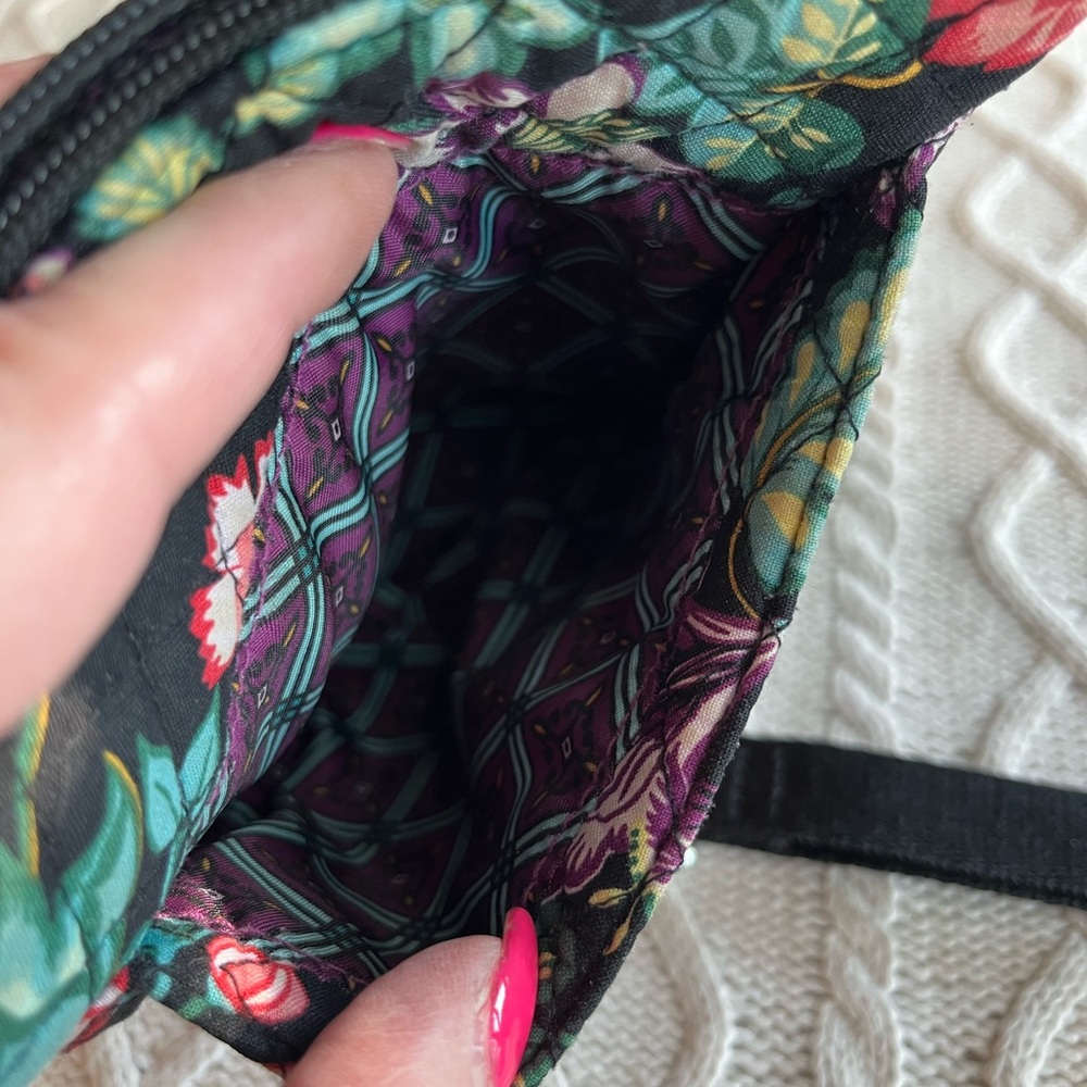 Vera Bradley Small Crossbody Floral credit card compartments - Picture 10 of 16
